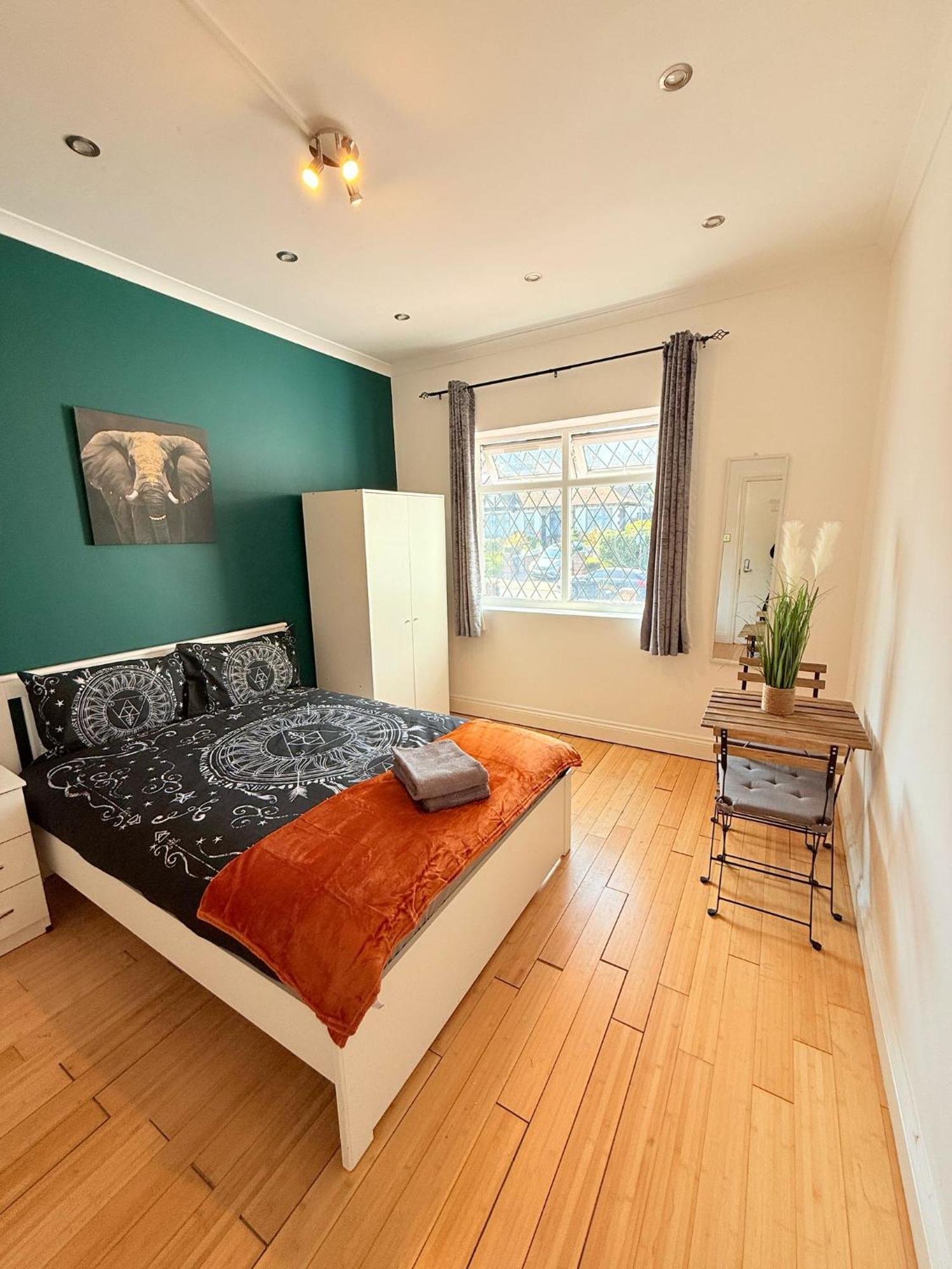 Wembley Rooms Лондон Екстериор снимка