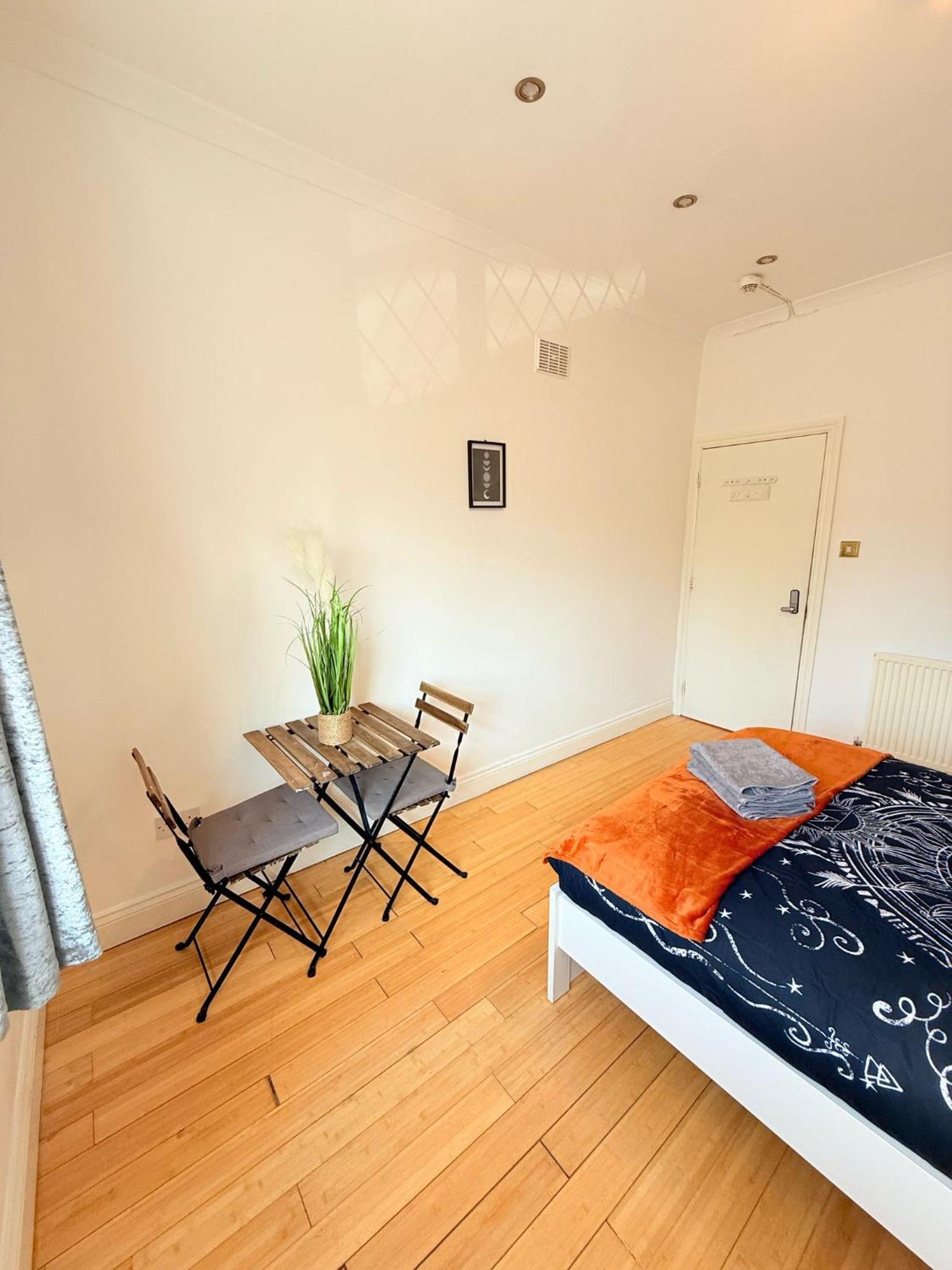 Wembley Rooms Лондон Екстериор снимка
