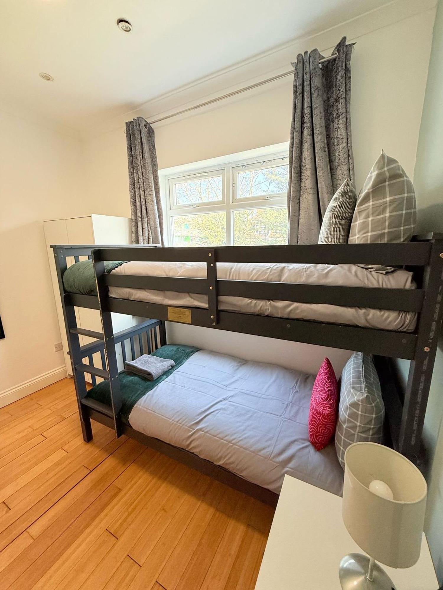 Wembley Rooms Лондон Екстериор снимка