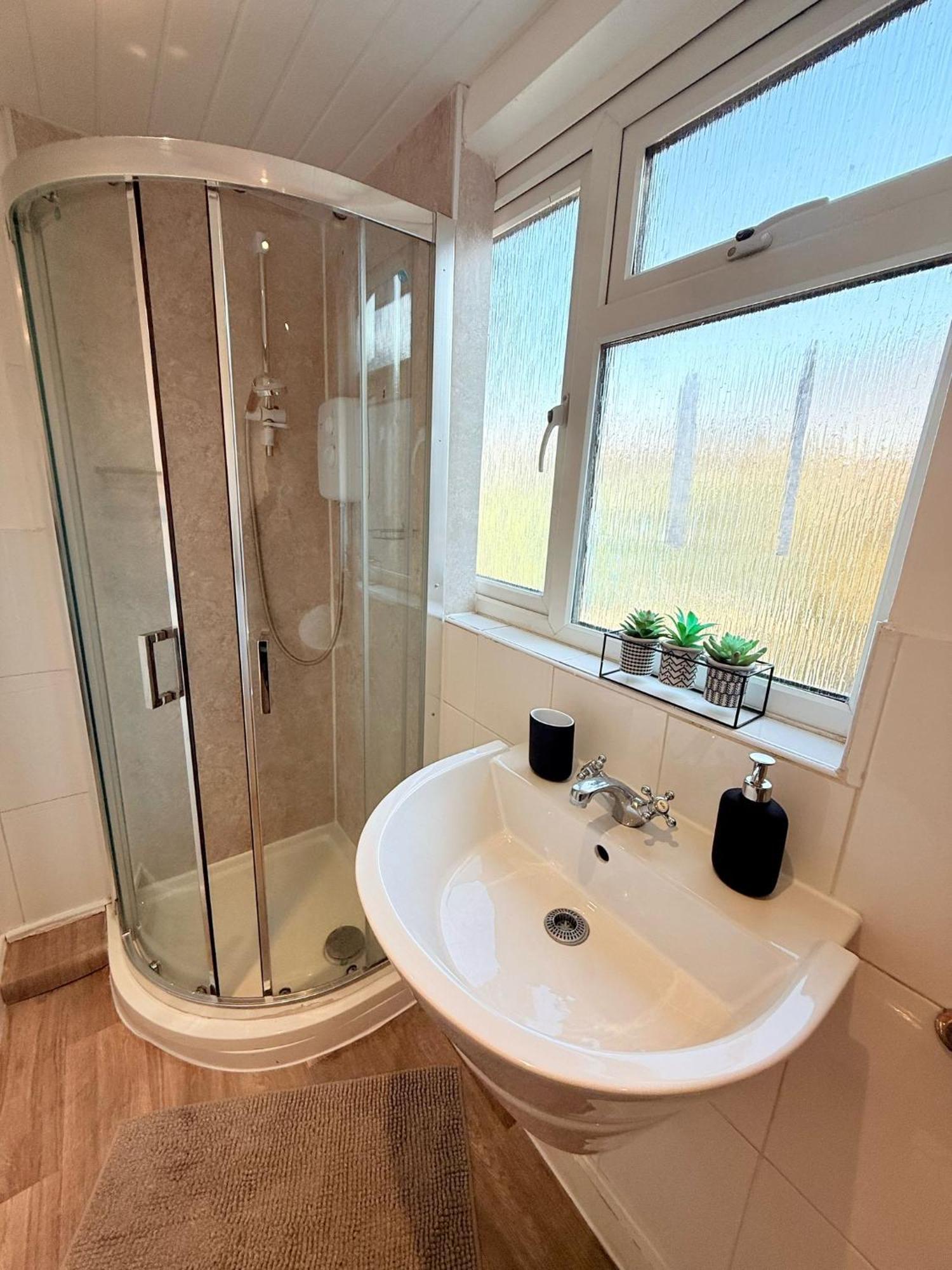 Wembley Rooms Лондон Екстериор снимка