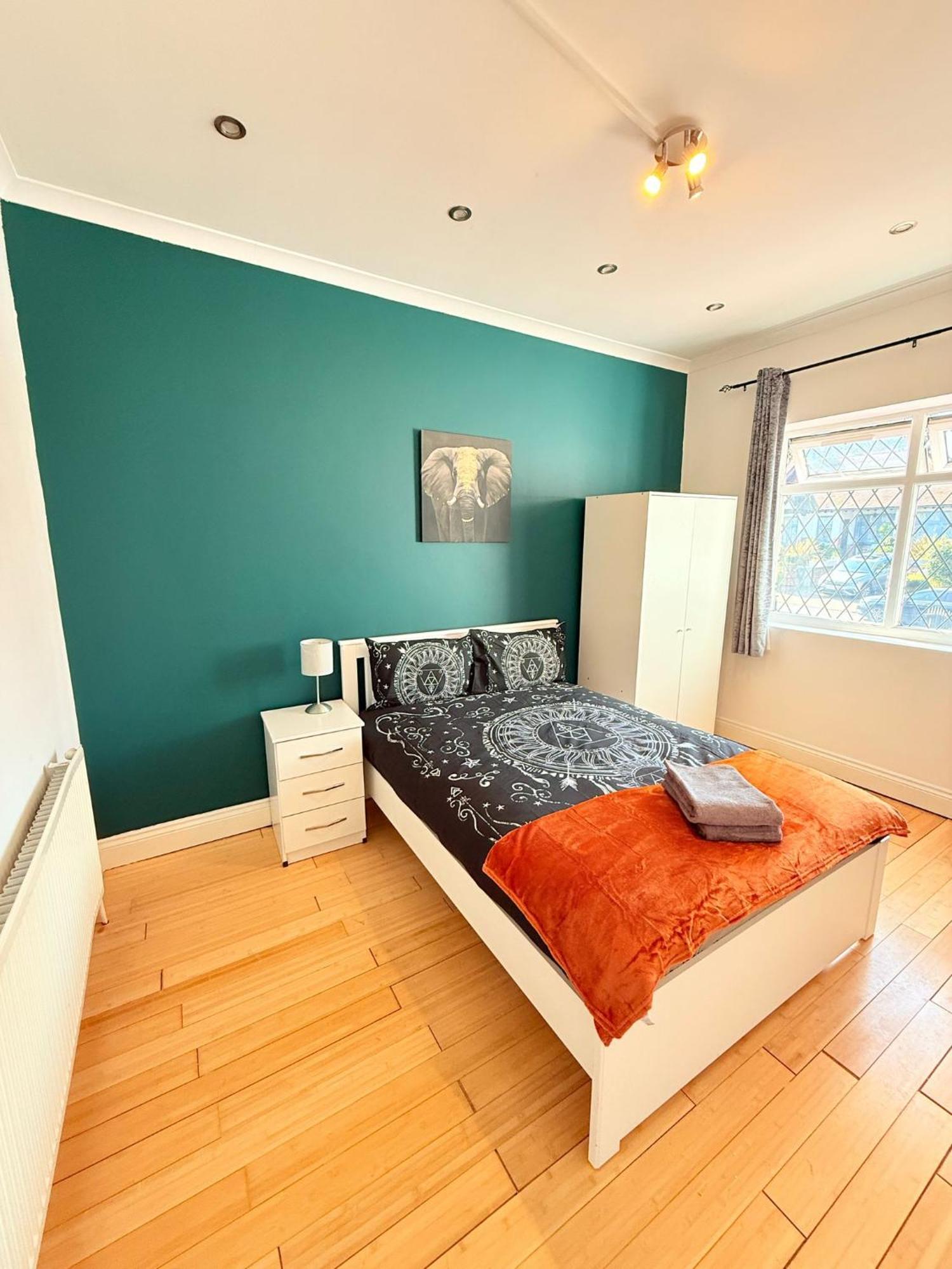 Wembley Rooms Лондон Екстериор снимка