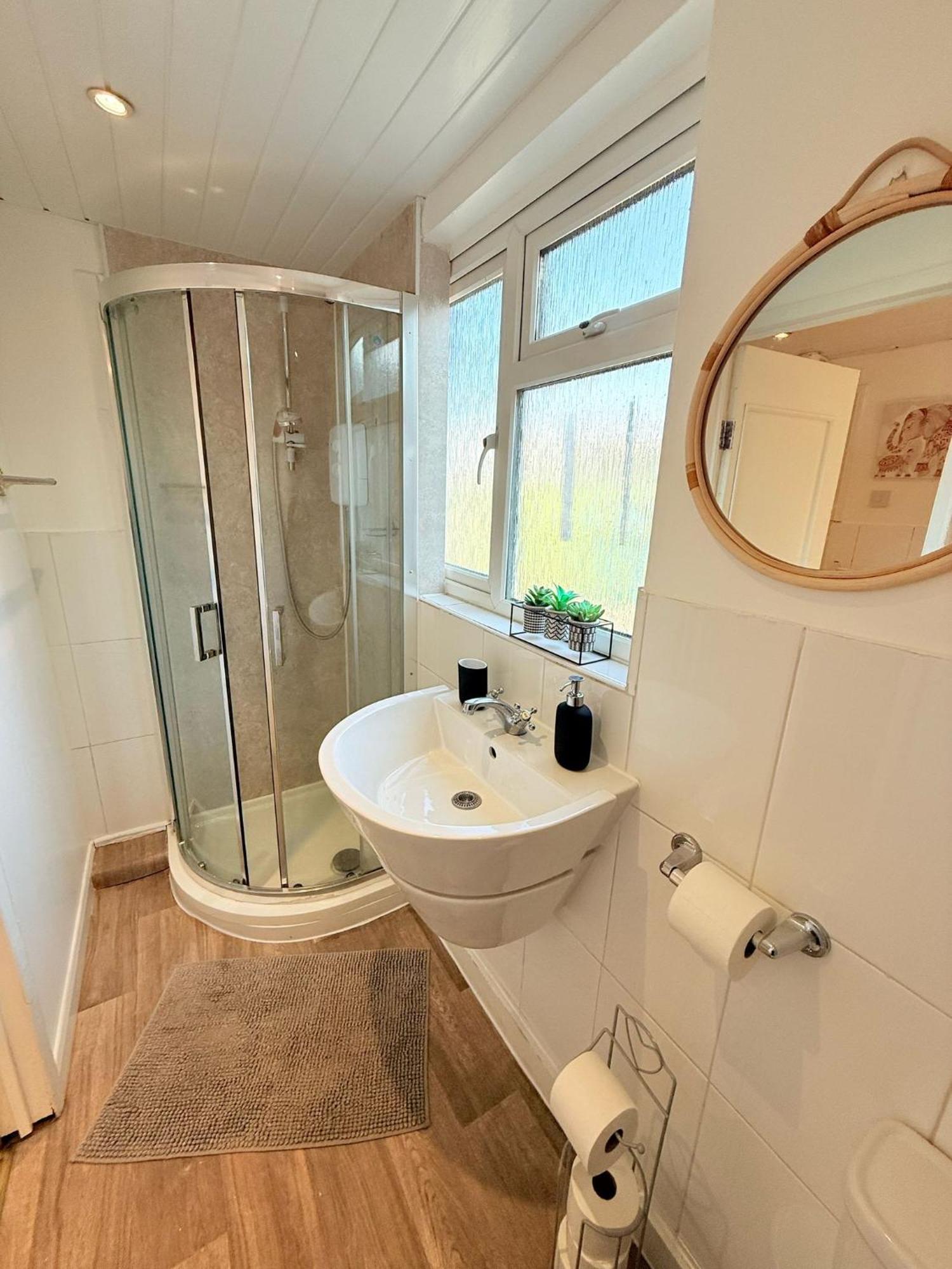 Wembley Rooms Лондон Екстериор снимка
