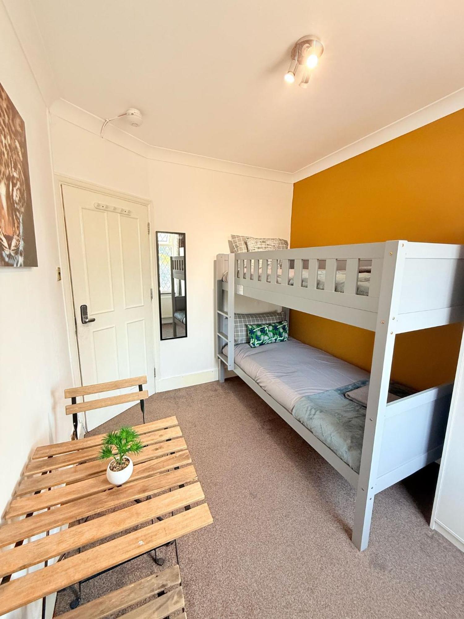 Wembley Rooms Лондон Екстериор снимка