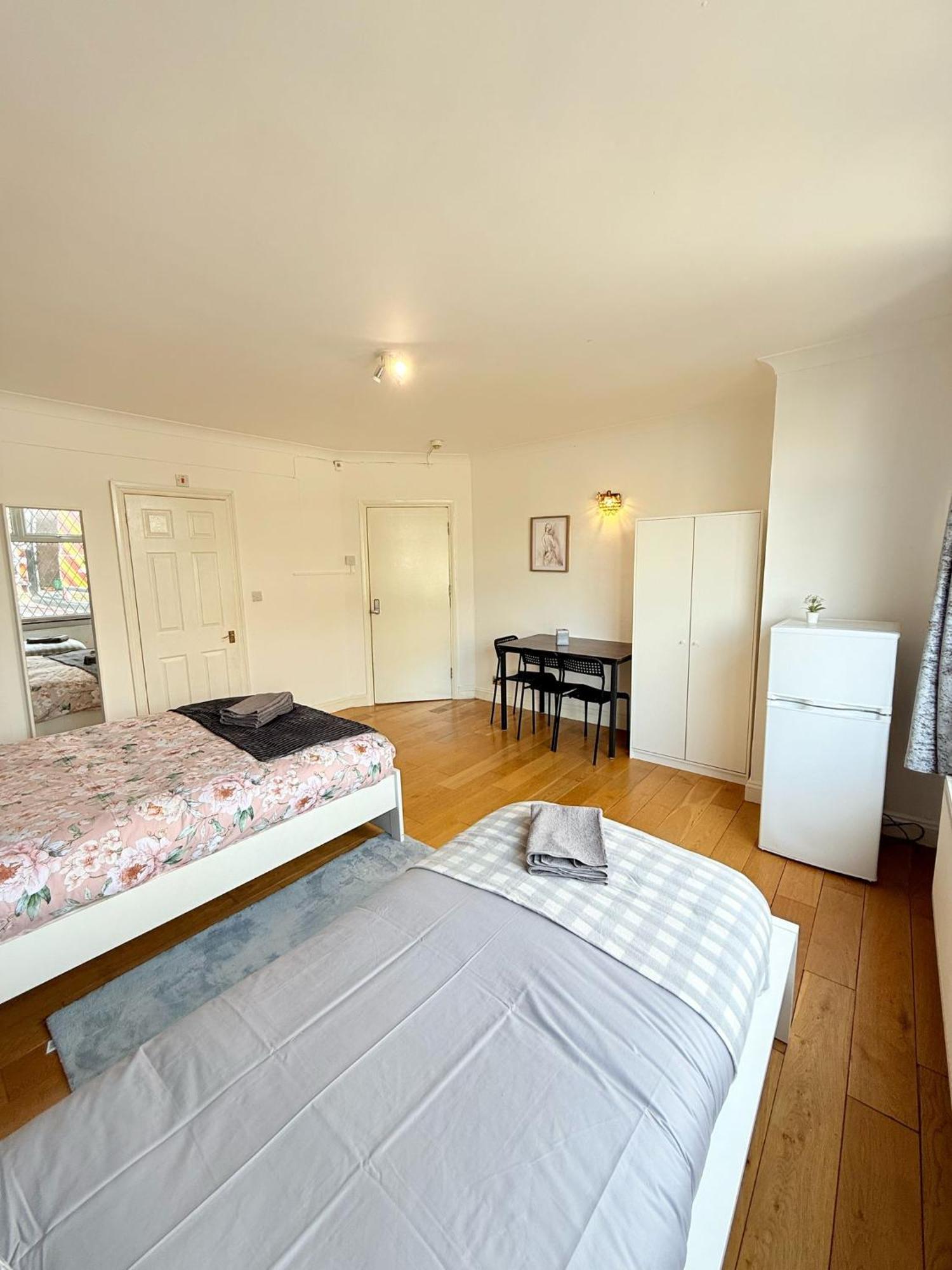 Wembley Rooms Лондон Екстериор снимка