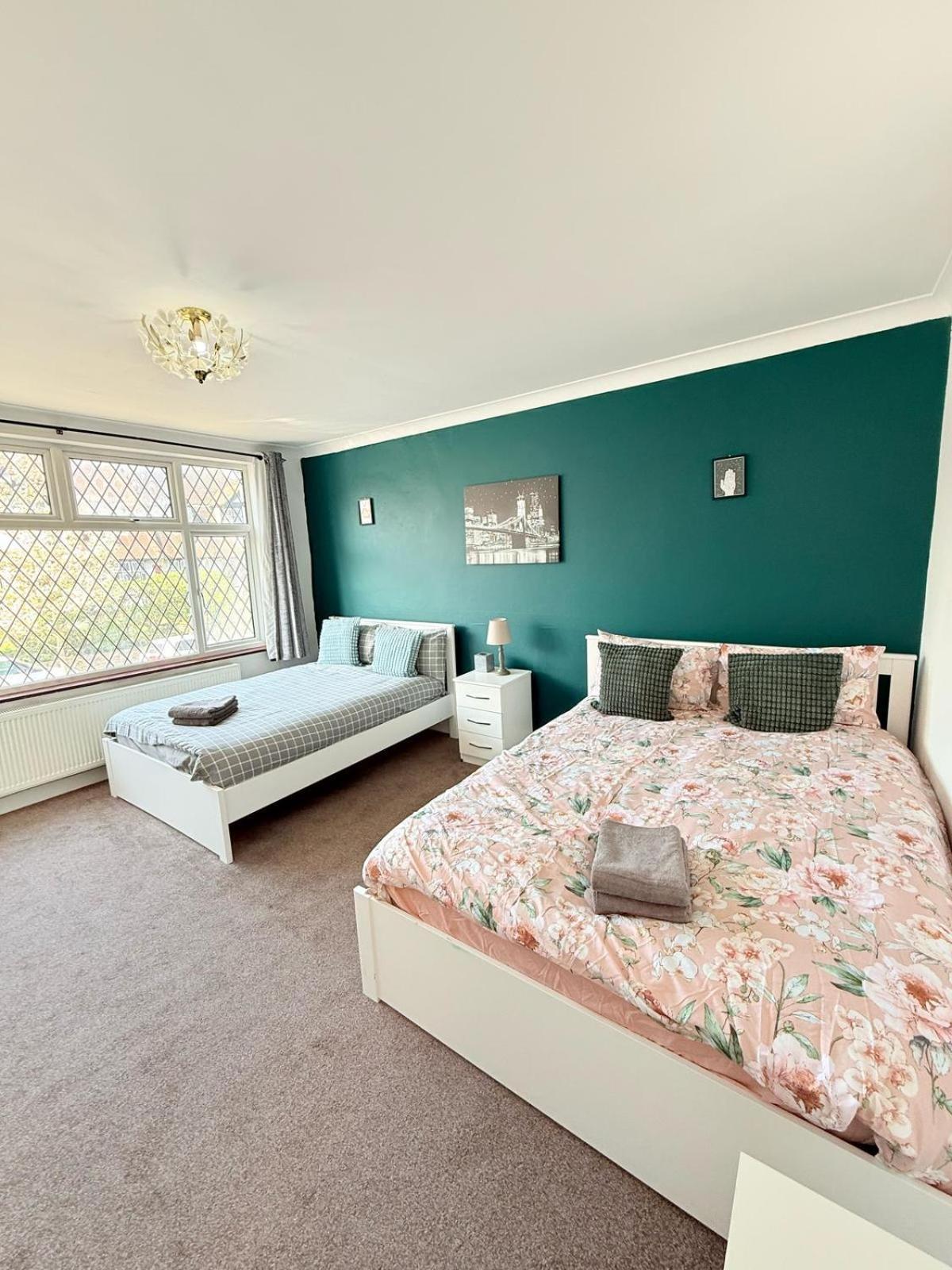 Wembley Rooms Лондон Екстериор снимка