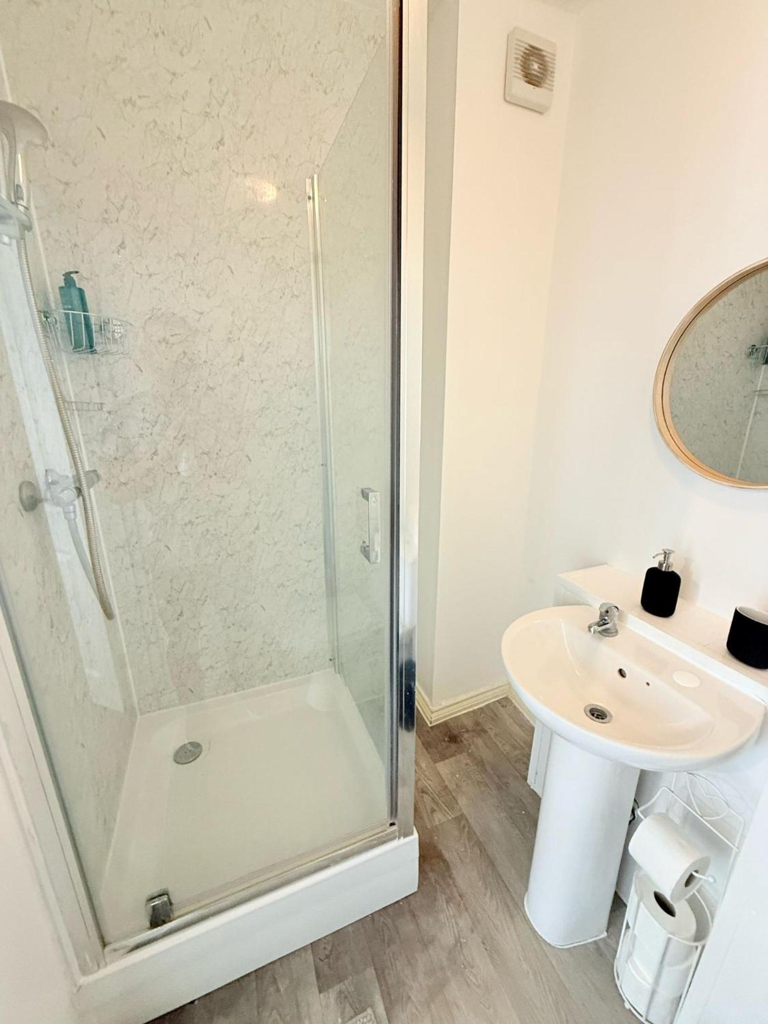 Wembley Rooms Лондон Екстериор снимка