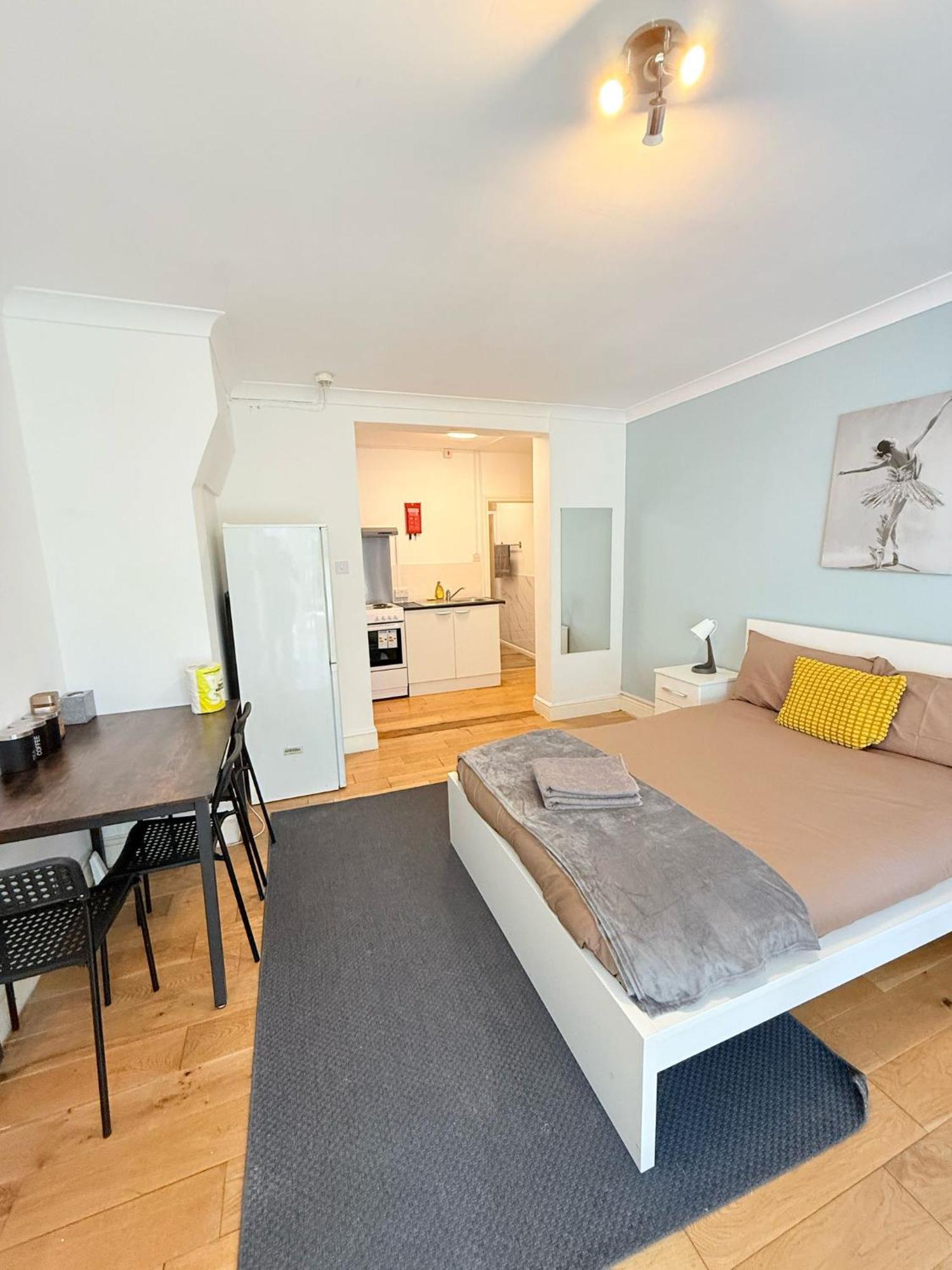 Wembley Rooms Лондон Екстериор снимка